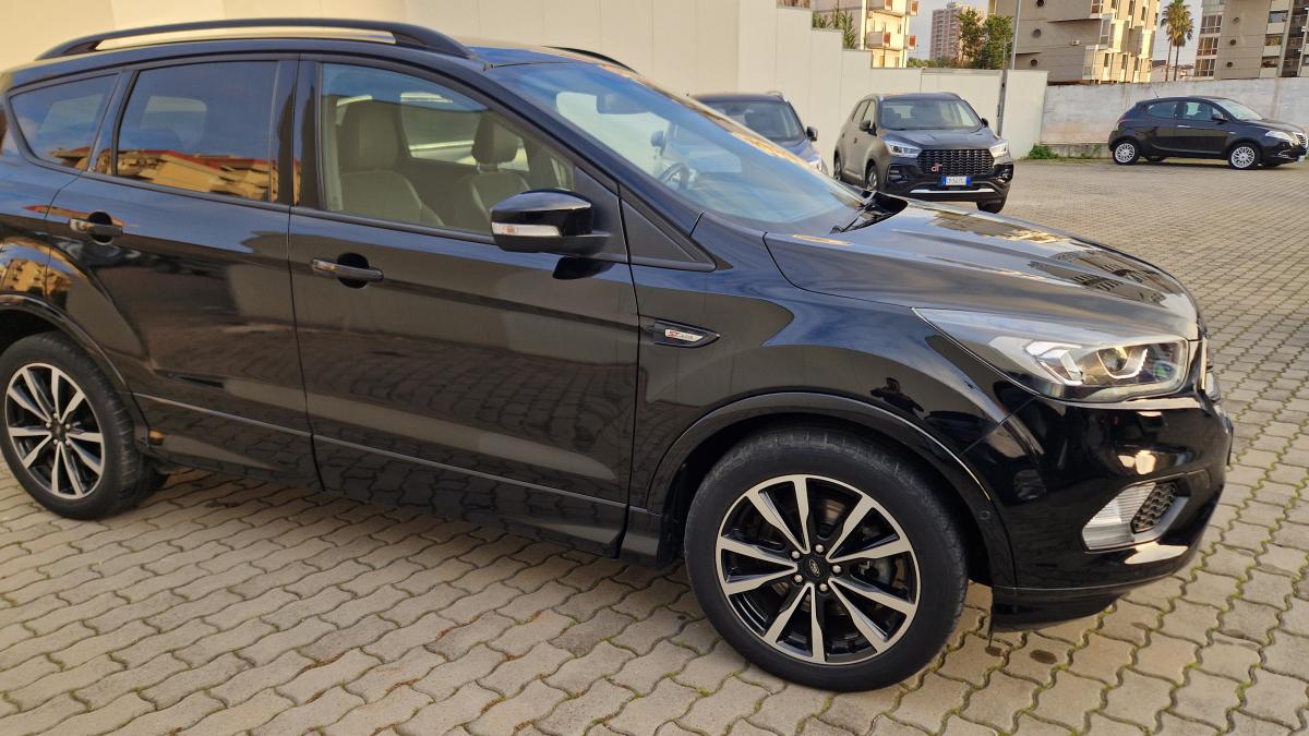 Ford Kuga 2.0 TDCI 180 CV 4WD Powershift ST-Line
